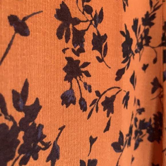 Cute orange light dress - Picture 2 of 3